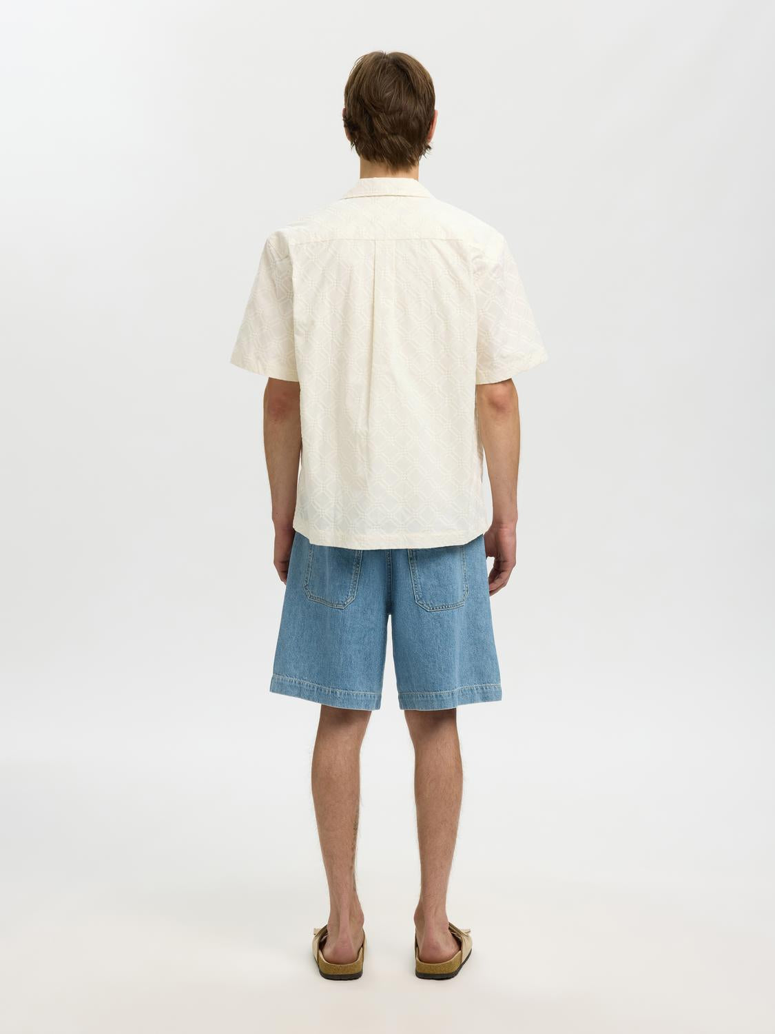 model_shot-back